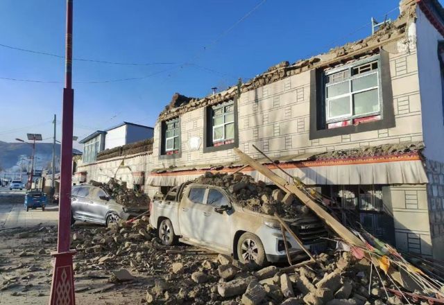 Forte terremoto deixa mais de 90 mortos e 100 feridos no Tibete