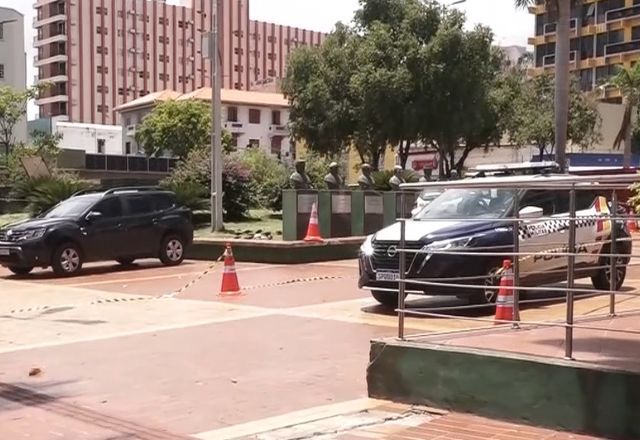 Corpo em estado de decomposição é encontrado dentro de viatura da PM