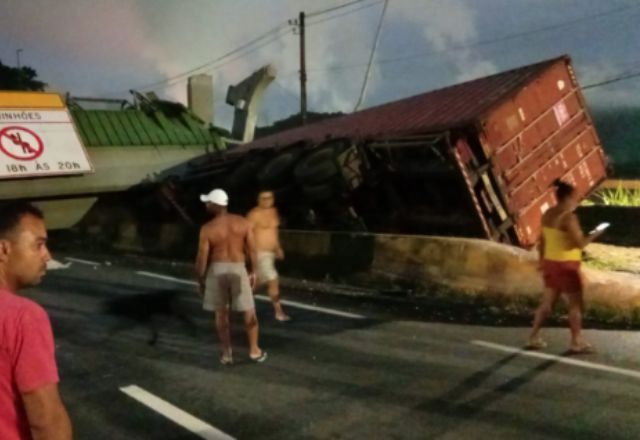 Acidente aconteceu no km 52 da Rodovia Anchieta | Reprodução
