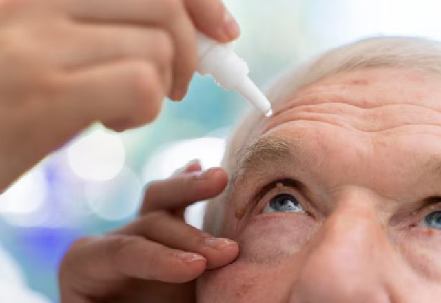 Visão de flashes ou “pontinhos” pode ser descolamento de retina; entenda Visão de flashes ou “pontinhos” pode ser descolamento de retina; entenda
