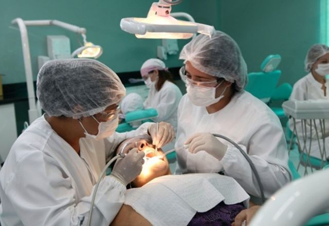Lei cria o "Programa de Reconstrução Dentária para Mulheres Vítimas de Violência Doméstica" | Reprodução