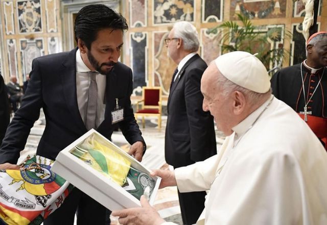 Prefeito de São Paulo, Ricardo Nunes, ao lado do Papa Francisco | Reprodução
