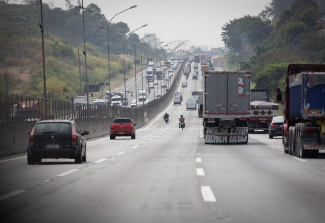 Aproximadamente 3,9 milhões de veículos devem circular pelas estradas que conectam a capital, o interior e o litoral. | Divulgação/Governo de SP