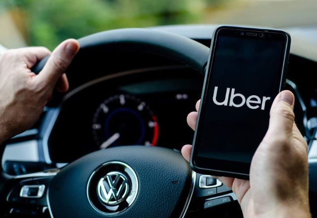 Uber oferece serviço de transporte privado urbano por meio de aplicativo | Reprodução