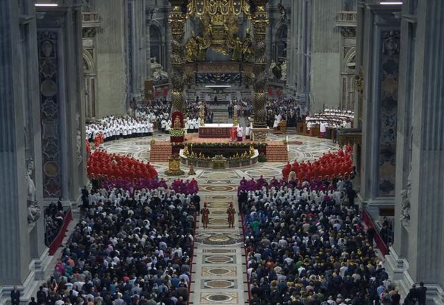 Fiéis e cardeais participaram da missa que antecede o conclave | Reprodução/Vatican News