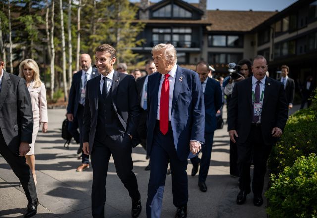 Trump deixa cúpula do G7 mais cedo após escalada de conflito entre Israel e Irã Trump deixa cúpula do G7 mais cedo após escalada de conflito entre Israel e Irã