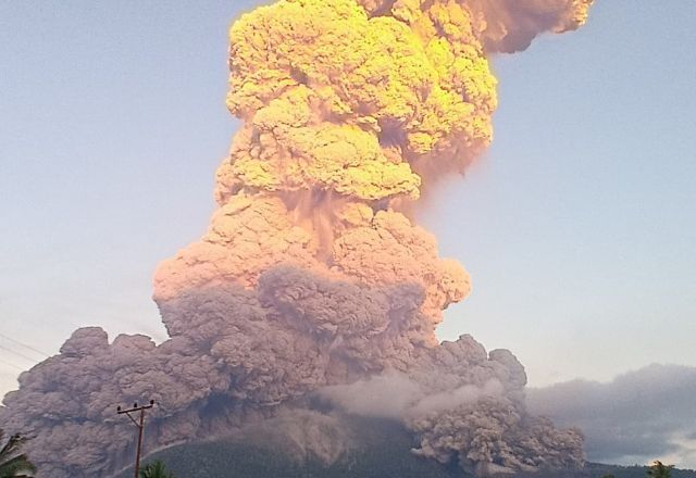 Erupção aconteceu no Monte Lewotobi Laki-laki, na província de East Nusa Tenggara | Reprodução