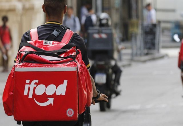 RJ sanciona lei que proíbe venda de bolsas bags usadas por entregadores | Agência Brasil