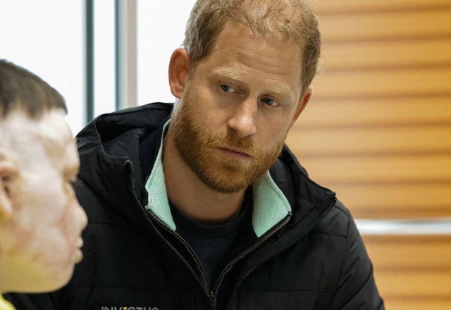 Príncipe Harry faz visita surpresa na Ucrânia e promete ajudar feridos de guerra