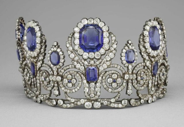 Tiara do conjunto de joias da Rainha Maria Amélia e da Rainha Hortense | Divulgação