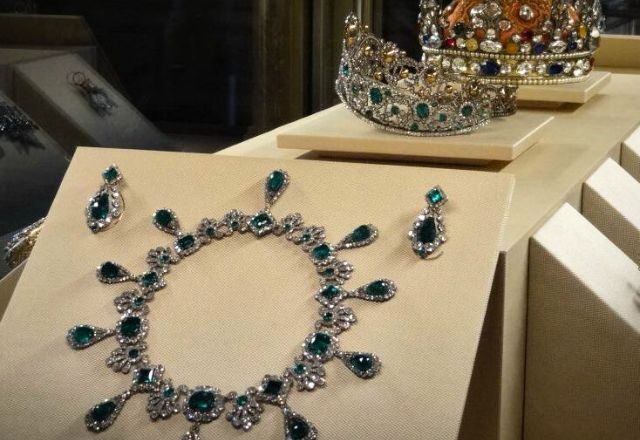 Roubo no Louvre: Joias levadas precisam ser encontradas em até 24h, diz especialista 