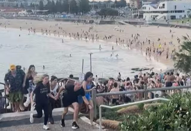 Ataque ocorreu na manhã do último domingo (14), na praia de Bondi, em Sydney | Reprodução/redes sociais
