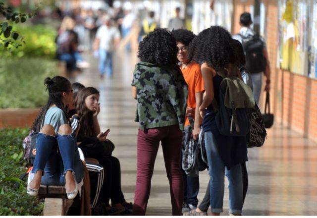 Estudantes no intervalo de aulas | Agência Brasil