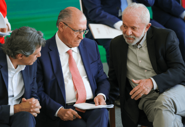 Presidente Lula, acompanhado do vice-presidente Geraldo Alckmin e do ministro Fernando Haddad, participa da cerimônia de lançamento do Plano Safra da Agricultura Familiar | Foto: Fabio Rodrigues-Pozzebom/ Agência Brasil - 30.06.2025