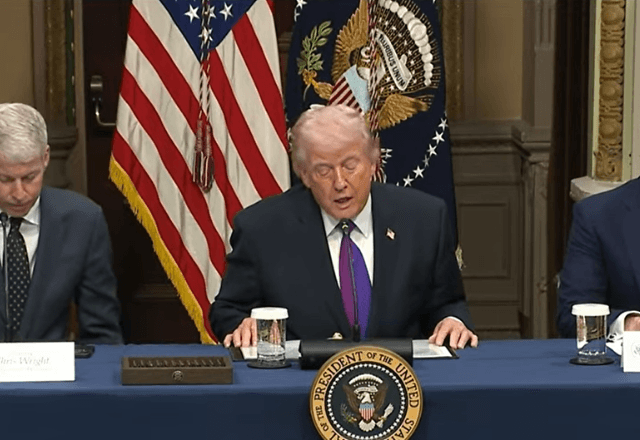 Presidente dos EUA, Donald Trump, faz pronunciamento na Casa Branca | Foto: Reprodução/Jornal do SBT News - 04.03.2026