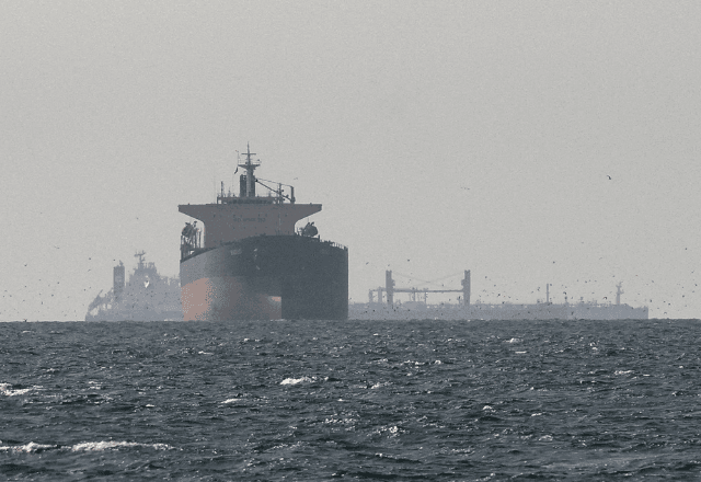 Navios-tanque navegam no Golfo Pérsico, perto do Estreito de Ormuz | Foto: Reuters/Stringer - 11.03.2026