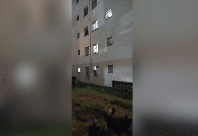 Prédio em Suzano (SP) de onde mulher se jogou com a filha no colo para escapar do marido, Paulo Sérgio Pereira de Souza | Foto: Divulgação/PMESP
