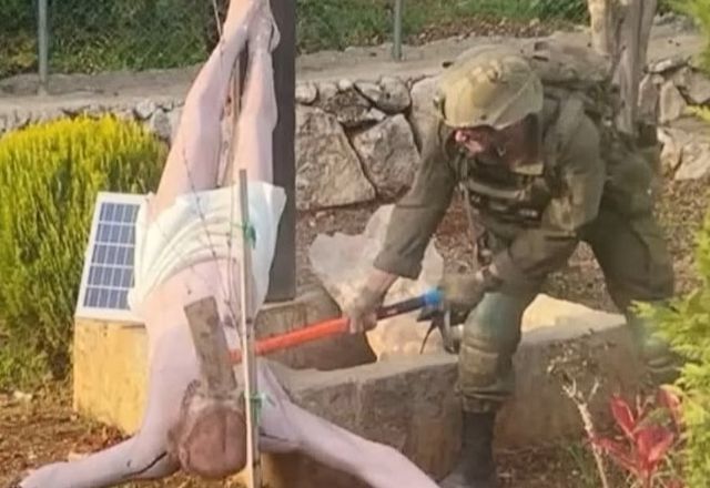 Militares israelenses foram flagrados destruindo estátua de Jesus no Líbano | Reprodução