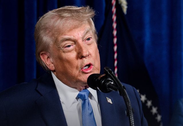 'Vivemos em um mundo louco', diz Trump após ataque em jantar