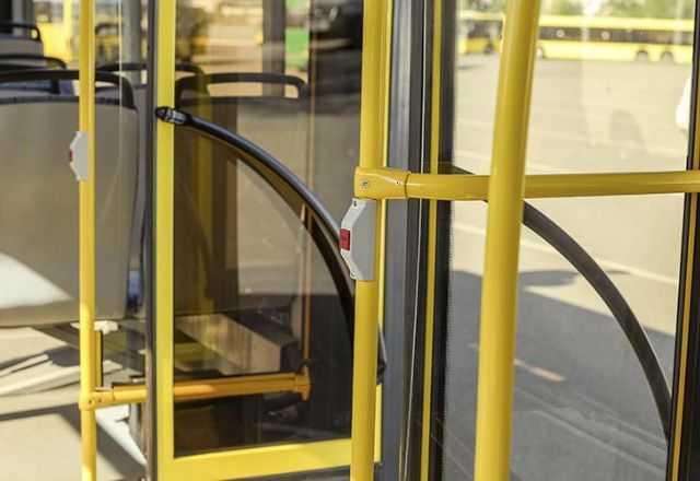 Justiça de Minas concede indenização de R$ 20 mil a idosa que caiu em ônibus Justiça de Minas concede indenização de R$ 20 mil a idosa que caiu em ônibus