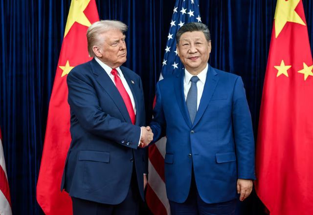 Donald Trump e Xi Jinping durante o último encontro entre os dois, em outubro de 2025 | Divulgação/White House