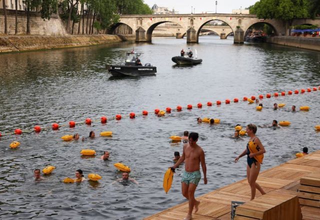 Rio Sena, em Paris, é reaberto para banho após 100 anos Rio Sena, em Paris, é reaberto para banho após 100 anos