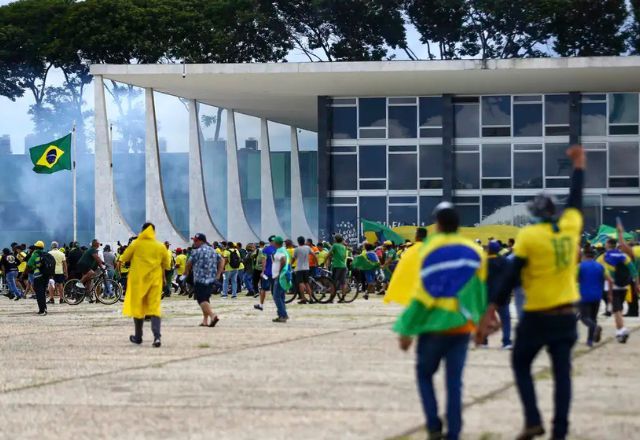 Réplica da Constituição foi roubada durante atos golpistas em 2023 | Agência Brasil