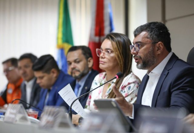Decreto foi assinado durante reunião do Comitê de Enfrentamento à Estiagem |  Diego Peres e Alex Pazuello/Secom