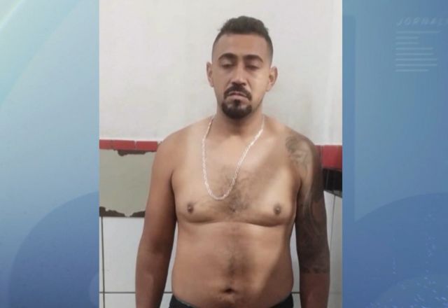 Homem se entrega à polícia após matar companheira a facadas