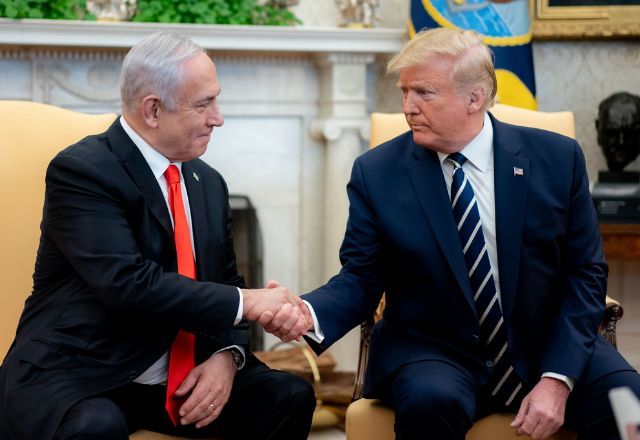 Primeiro-ministro israelense Benjamin Netanyahu ao lado do presidente dos EUA, Donald Trump | Divulgação/Casa Branca