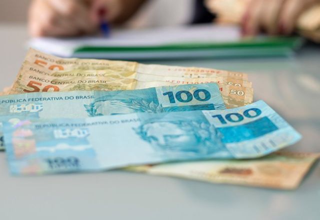 Recebem primeiro os segurados que ganham até um salário mínimo (R$1.412) | Reprodução