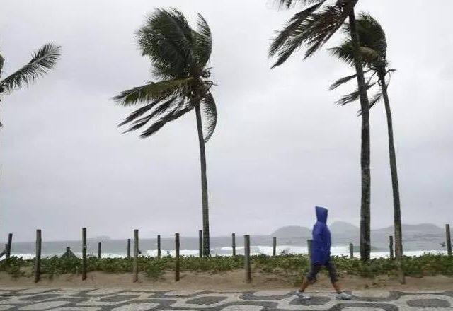 Chuvas mais volumosas ainda ocorrem no sul gaúcho e ventos fortes podem passar dos 80 km/h  | Agência Brasil
