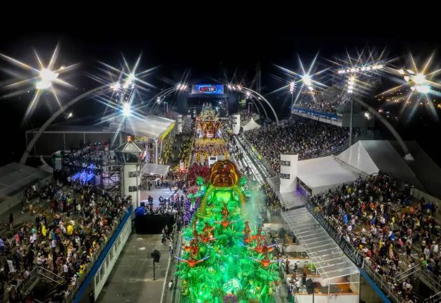 Primeira noite de desfiles leva 45 mil pessoas para Sambódromo do Anhembi Primeira noite de desfiles leva 45 mil pessoas para Sambódromo do Anhembi
