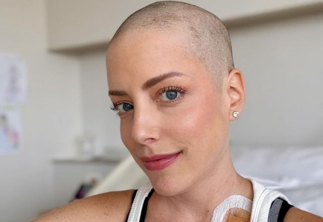 Fabiana Justus raspa cabelos em tratamento contra leucemia; veja momento Fabiana Justus raspa cabelos em tratamento contra leucemia; veja momento