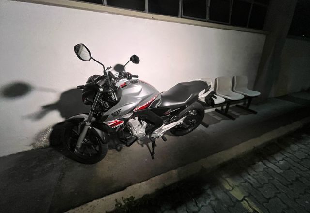 Moto usada pelo criminoso durante assalto | Abraão Ramos/SBT