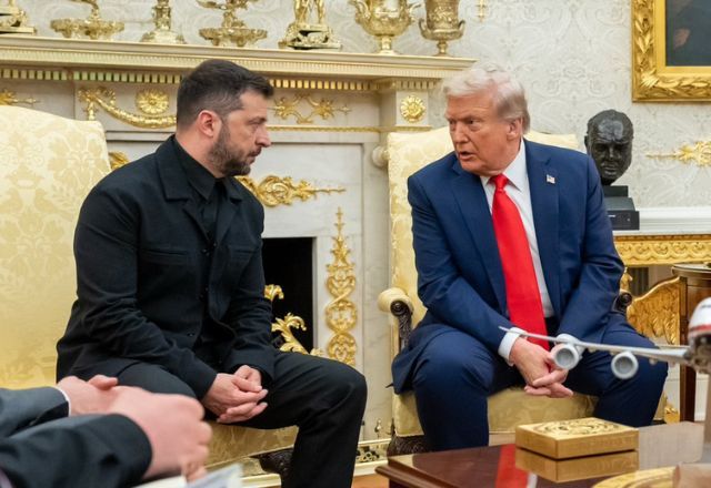 Presidente da Ucrânia, Volodymyr Zelensky, ao lado do presidente dos EUA, Donald Trump | Divulgação/White House