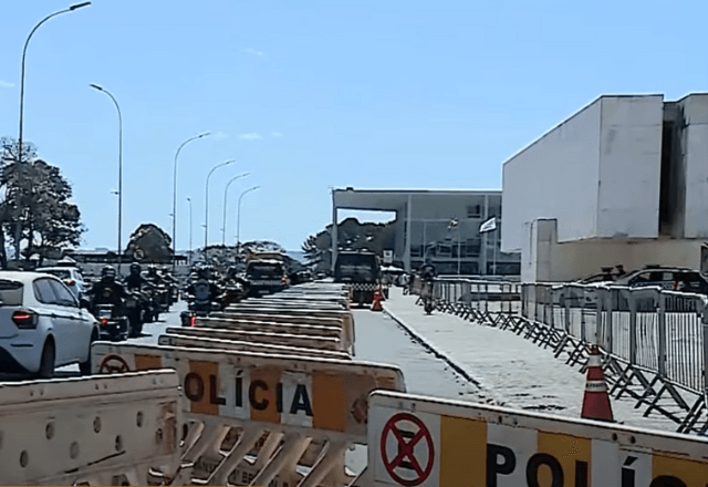 Praça dos Três Poderes está fechada para visitação neste sábado (26)