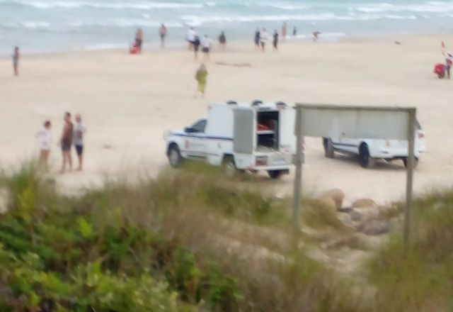 Corpo foi encontrado na orla da Praia do Santinho | Reprodução