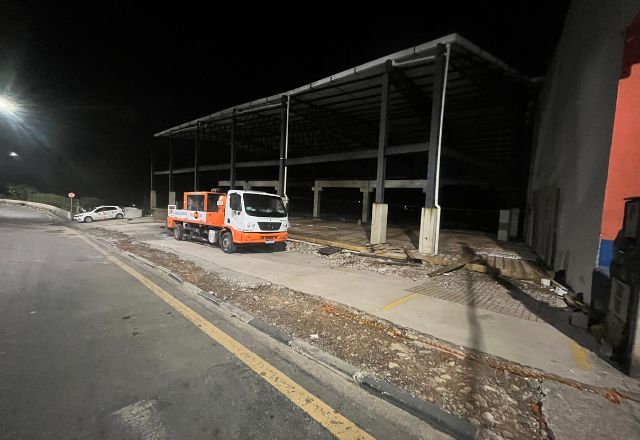 Operário morre e três pessoas ficam feridas após laje de prédio desabar em Cotia (SP)