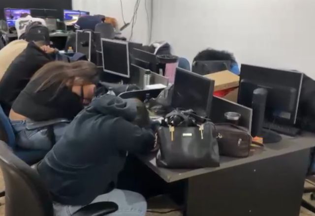 Polícia fecha escritório de golpes contra aposentados e pensionistas no Rio Polícia fecha escritório de golpes contra aposentados e pensionistas no Rio