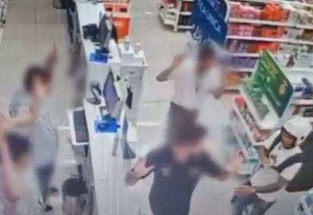 Bandidos são presos em flagrante durante assalto a farmácia em SP