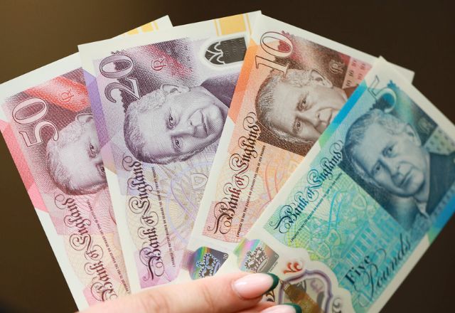 Imagem do rei aparecerá nas novas notas de 5, 10, 20 e 50 libras | Divulgação/Banco da Inglaterra