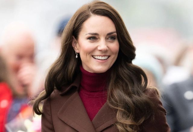 Kate Middleton é vista em público pela primeira vez após cirurgia abdominal