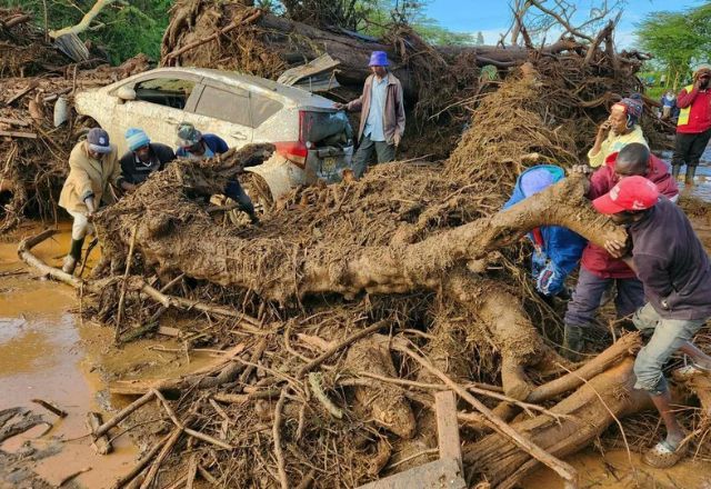 Rompimento de barragem deixa 40 mortos no Quênia