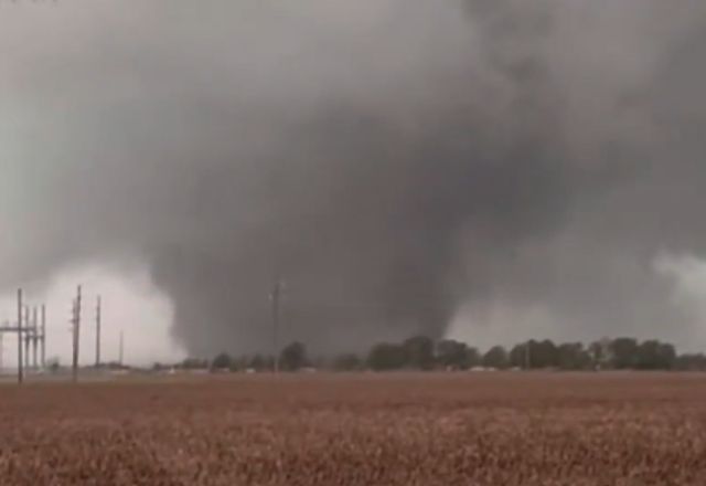 Tornados atingiram estados no sul e centro dos Estados Unidos | Reprodução