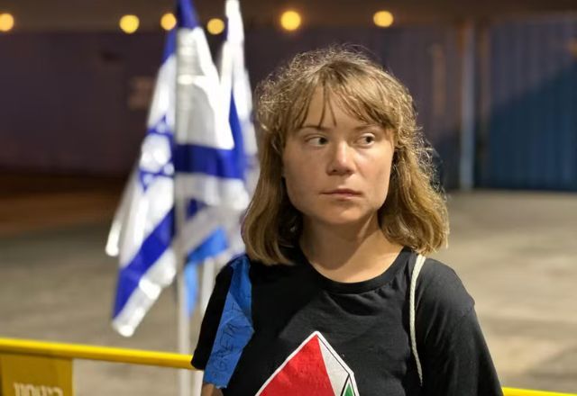 Ativista Greta Thunberg após desembarcar em porto de Israel | Divulgação/governo de Israel