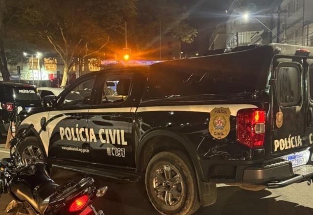 Polícia recuperou a motocicleta da vítima, que havia sido levada pelos suspeitos durante o crime | Divulgação/PCMG
