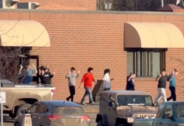 Ataque a tiros ocorreu em uma escola na cidade de Tumbler Ridge, na província da Colúmbia Britânica | Reprodução/Reuters