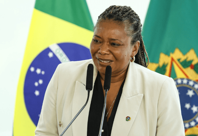 Ministra da Cultura, Margareth Menezes, durante cerimônia de assinatura do decreto que dispõe sobre o reconhecimento, a valorização e a promoção da cultura gospel como manifestação cultural nacional | Foto: Marcelo Camargo/Agência Brasil - 23.12.2025