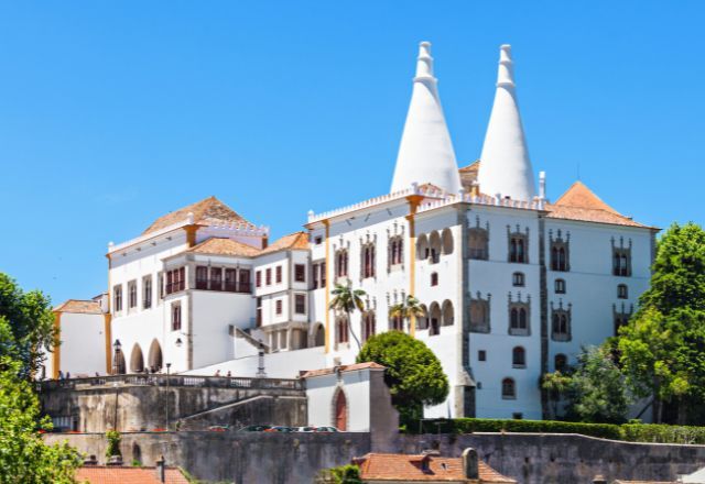 Descubra a história e a magia de Sintra: Palácio Nacional e Castelo dos Mouros